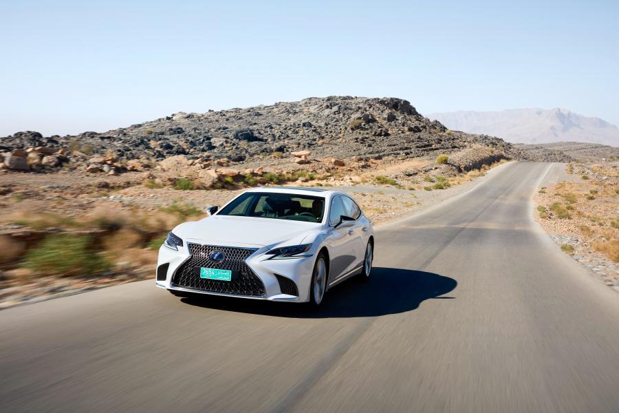  Lexus LS500h AWD 2017 года  (WW) (фото 18 из 40)